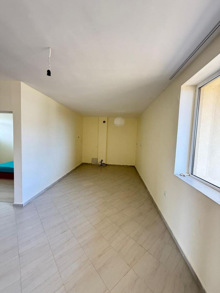 Geräumige Drei-Zimmer-Wohnung mit Meerblick, 500 m vom Strand entfernt in Chernomorets