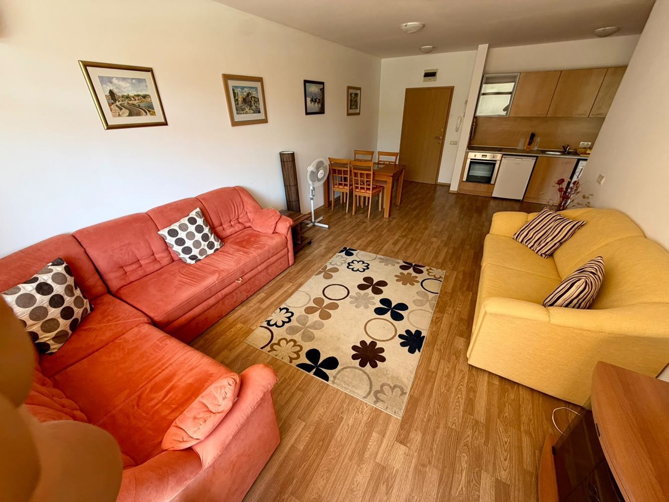 Großzügige Zweizimmerwohnung mit Poolblick in Aheloy