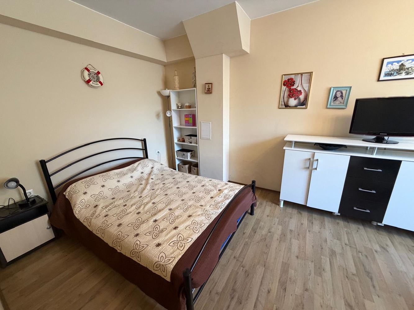 Gemütliche Wohnung mit einem Schlafzimmer in Sarafovo – eigener Eingang, keine Wartungsgebühr, ideal für ganzjähriges Wohnen