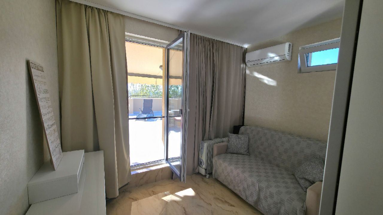 Drei-Zimmer-Wohnung mit zwei Schlafzimmern und großer Panoramaterrasse in einer stilvollen Wohnanlage in Sonnenstrand