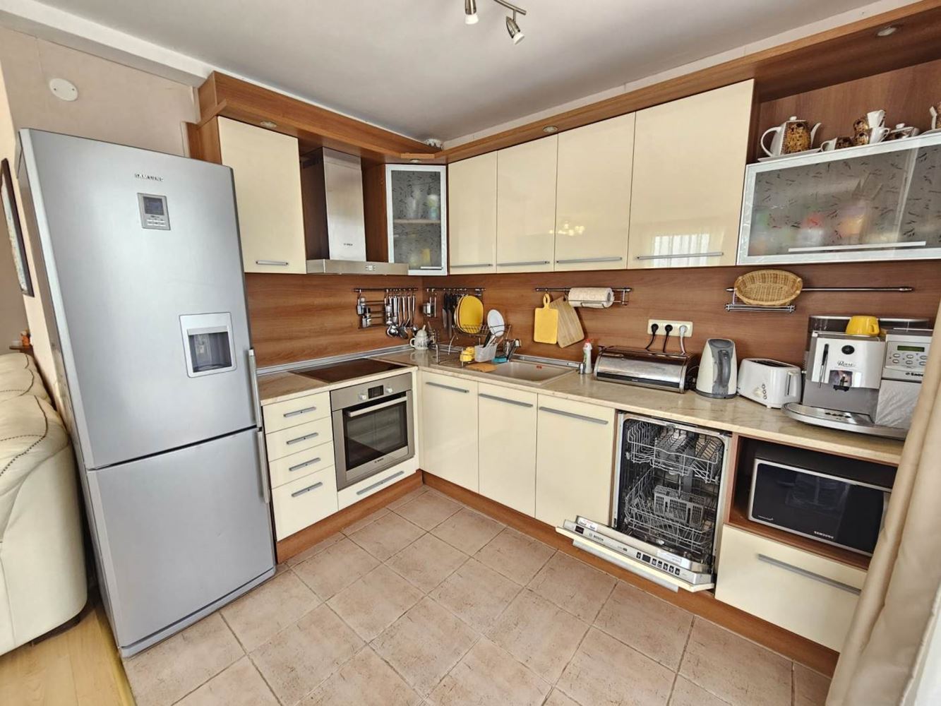 Sveti Vlas – Drei-Zimmer-Wohnung mit direktem Panoramablick auf das Meer in einer Anlage in erster Linie