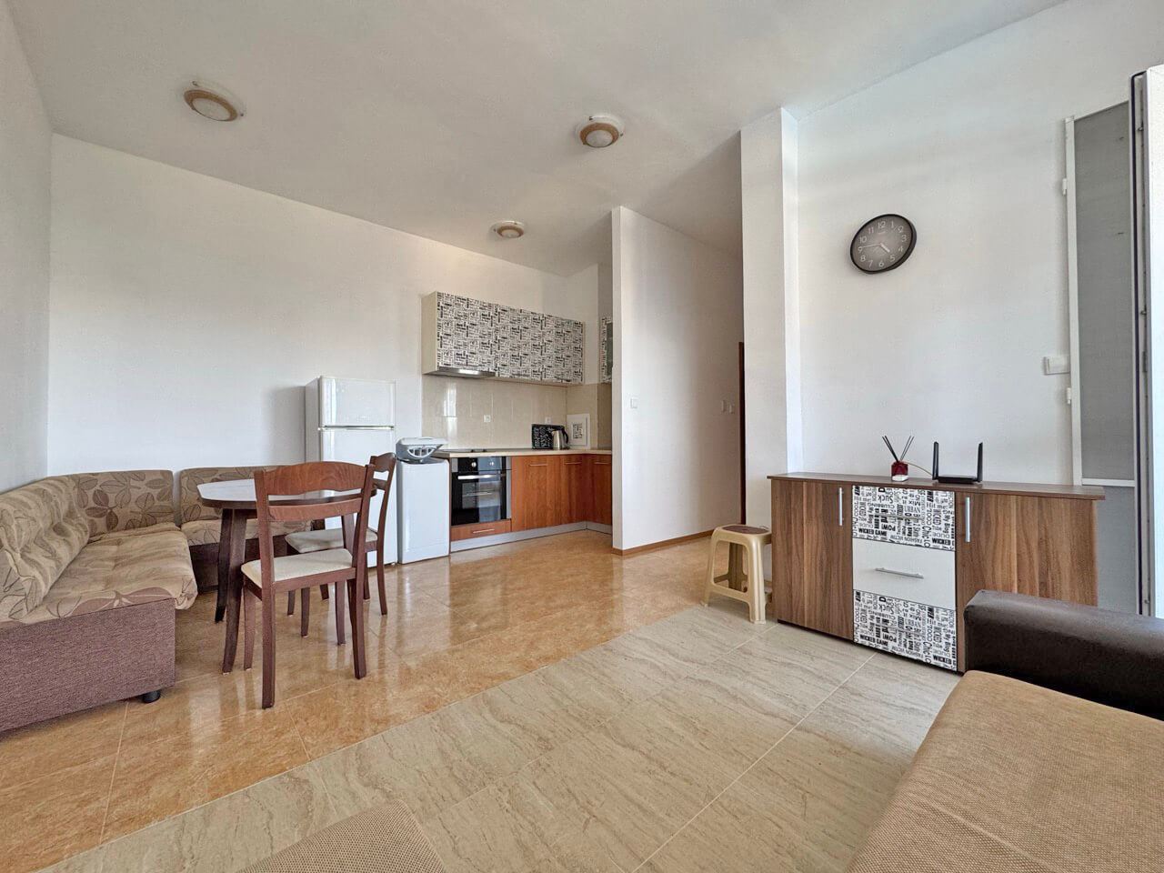 Gemütliche Ein-Zimmer-Wohnung mit Poolblick in Sonnenstrand