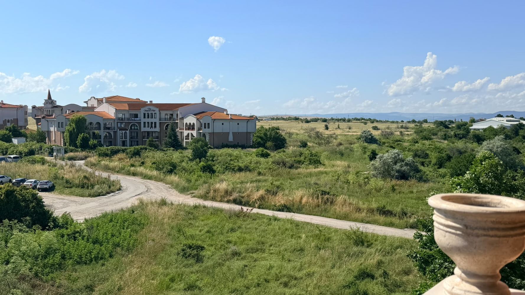 Zweizimmerwohnung mit Panoramablick, nur einen Schritt vom Meer entfernt in Ravda