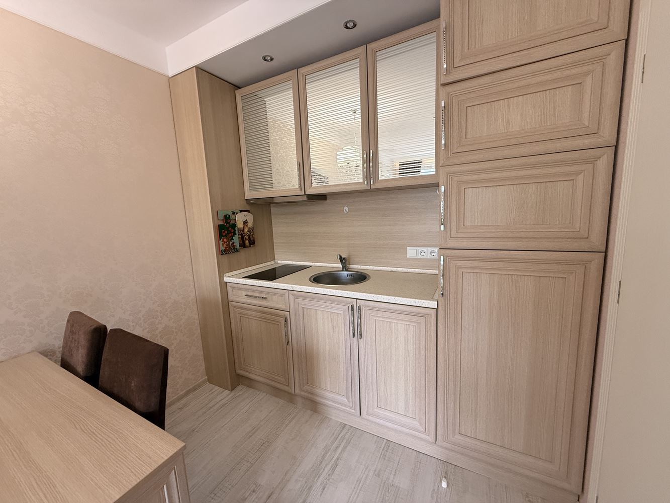 Moderne Zweizimmerwohnung mit einem Schlafzimmer in einer prestigeträchtigen Ferienanlage in Sonnenstrand – bezugsfertig