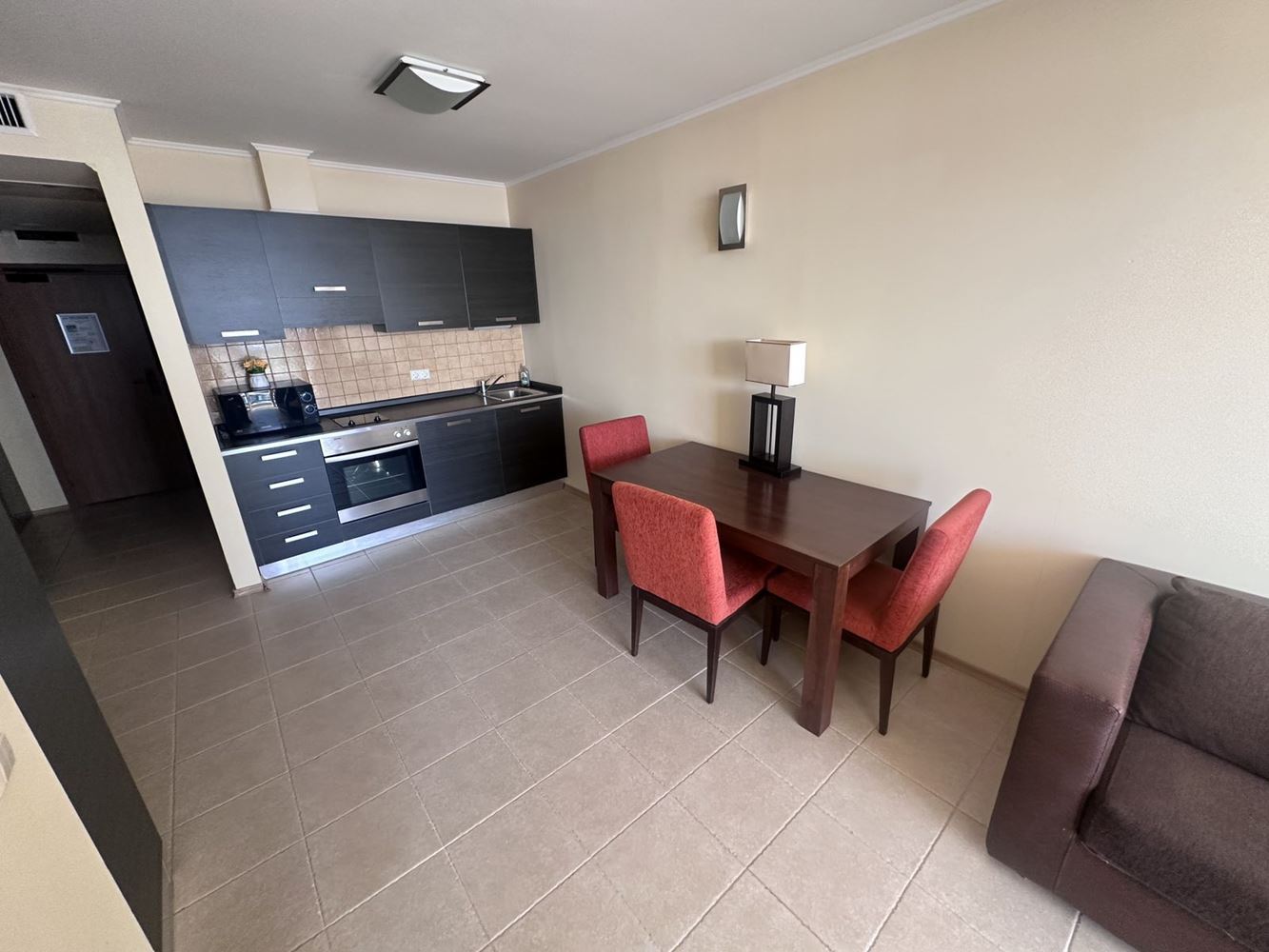 Zwei-Zimmer-Wohnung in Pomorie mit direktem Meerblick – luxuriöses Wohnen am Meer