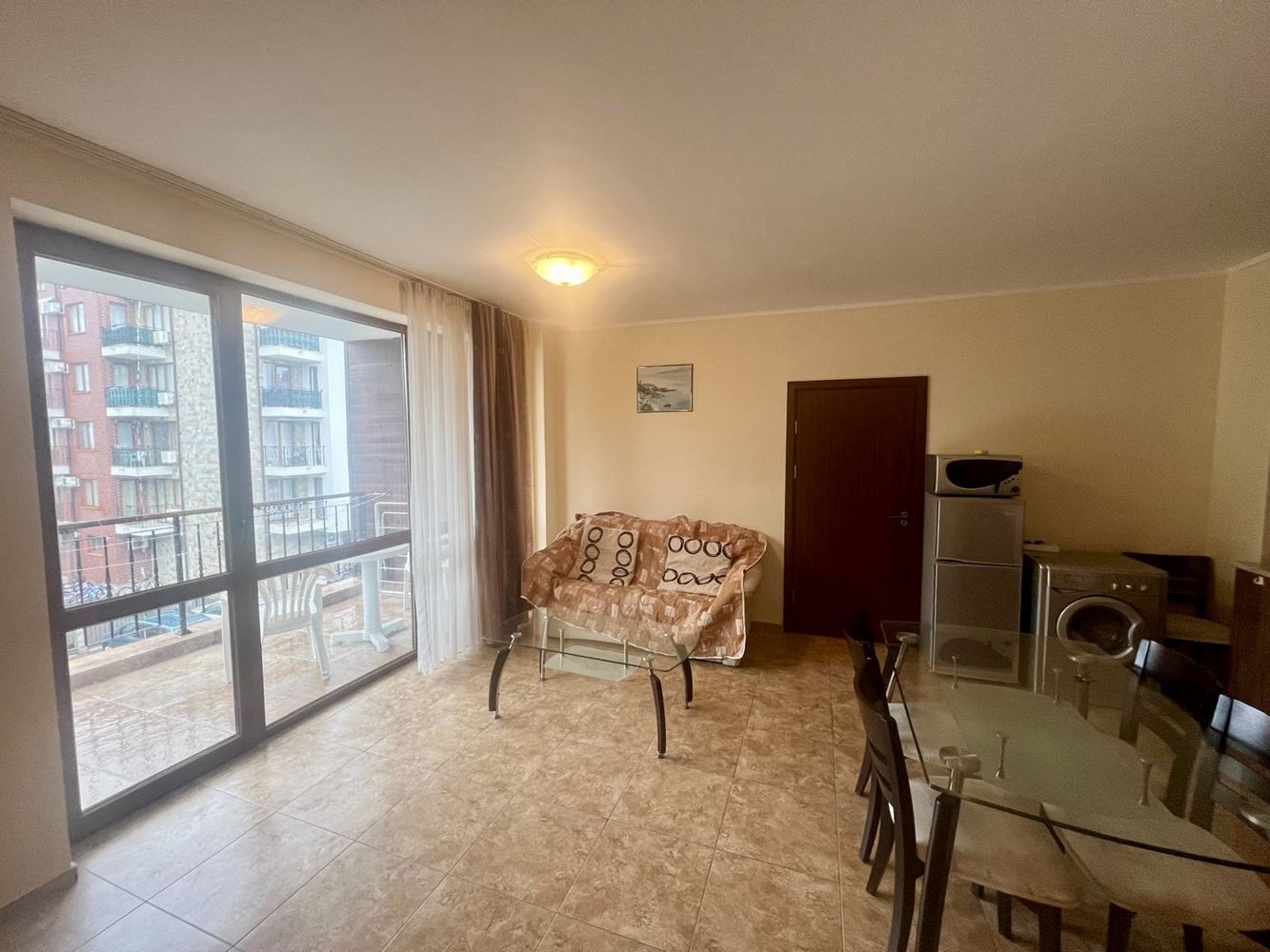 Geräumige Drei-Zimmer-Wohnung mit Poolblick in einer prestigeträchtigen Anlage in Nessebar