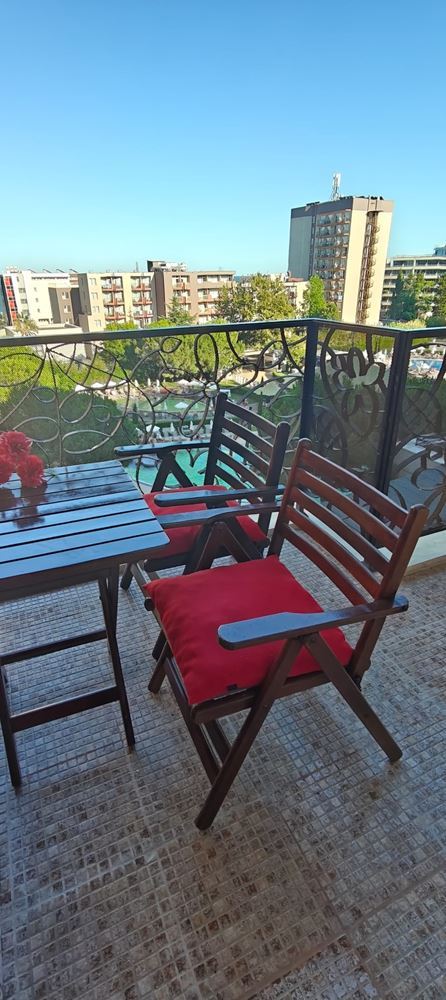 2-Zimmer-Wohnung mit Blick auf die Pools und teilweise Meerblick in Sonnenstrand – ausgezeichnete Wahl für Urlaub und Investition