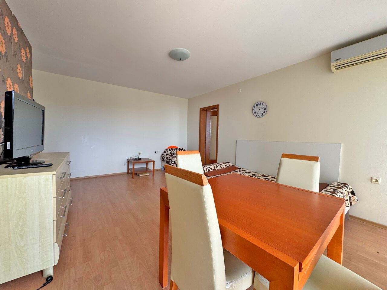 2-Zimmer-Wohnung mit Meerblick und Blick auf den Pool in einer prestigeträchtigen Anlage in Sveti Vlas