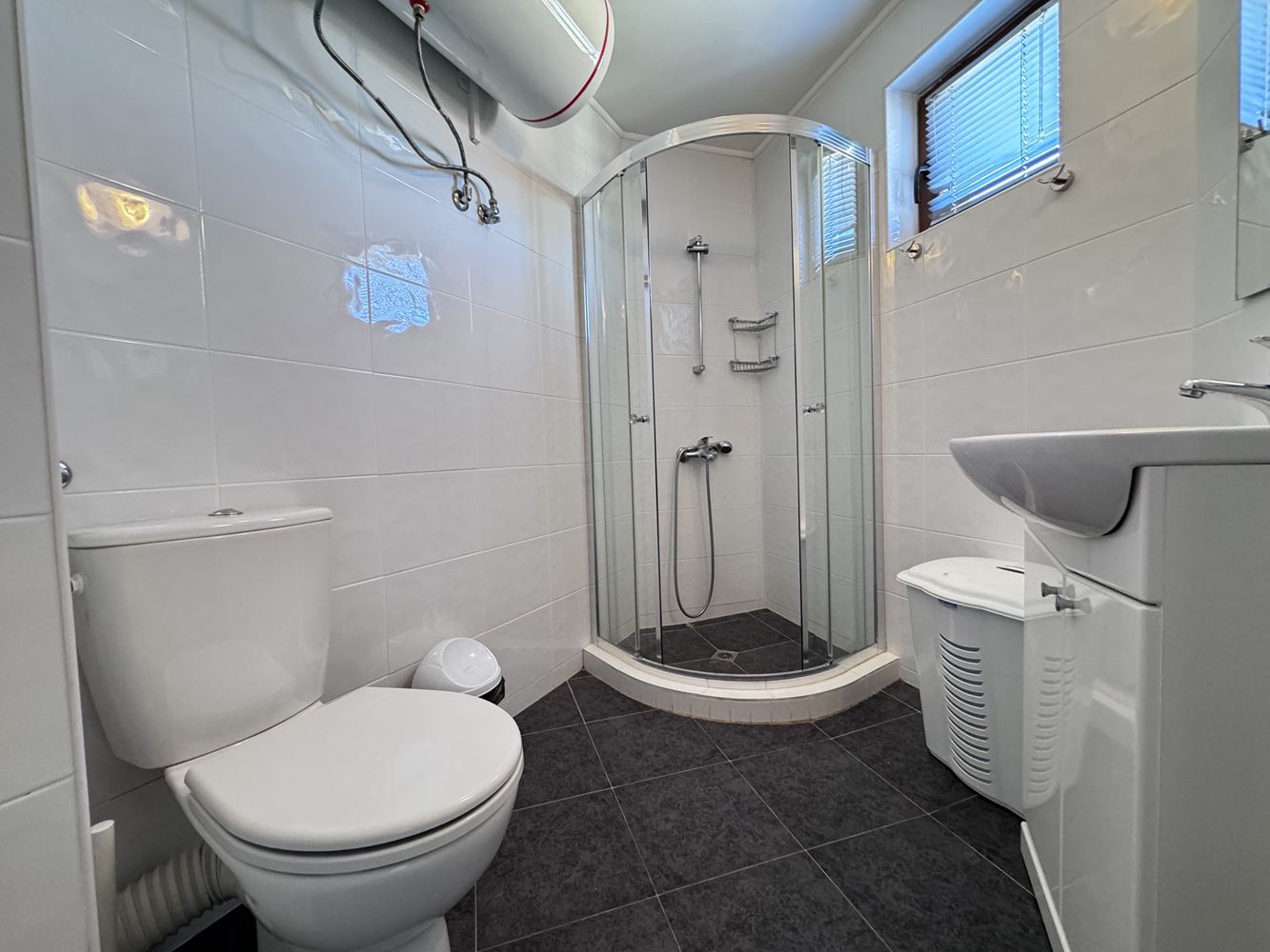 Geräumige Zwei-Zimmer-Wohnung in einer Anlage mit Swimmingpool in Ravda – eine ausgezeichnete Wahl zum Wohnen oder als Investition