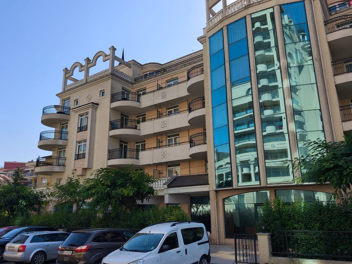 Luxuriöse Zweizimmerwohnung in erster Meereslinie in Pomorie – Komfort und maritimes Ambiente