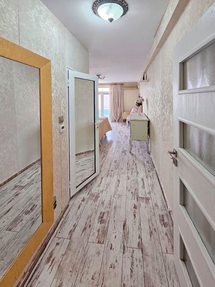 Luxuriöse Drei-Zimmer-Wohnung mit Meerblick in erster Linie in Ravda – 114 m², zwei Terrassen und maximaler Komfort