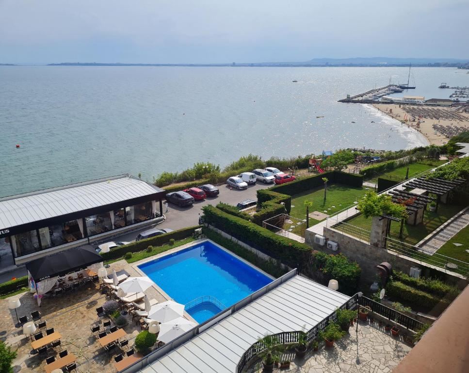 Luxusapartment in erster Meereslinie in Sweti Wlas – zwei Schlafzimmer, Meerblick und vollständige Infrastruktur