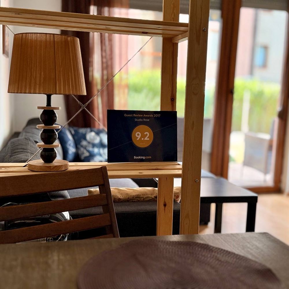 Sonniges Studio mit direktem Zugang zum Pool – Top-Lage in Sveti Vlas, 3–4 Minuten vom Strand entfernt