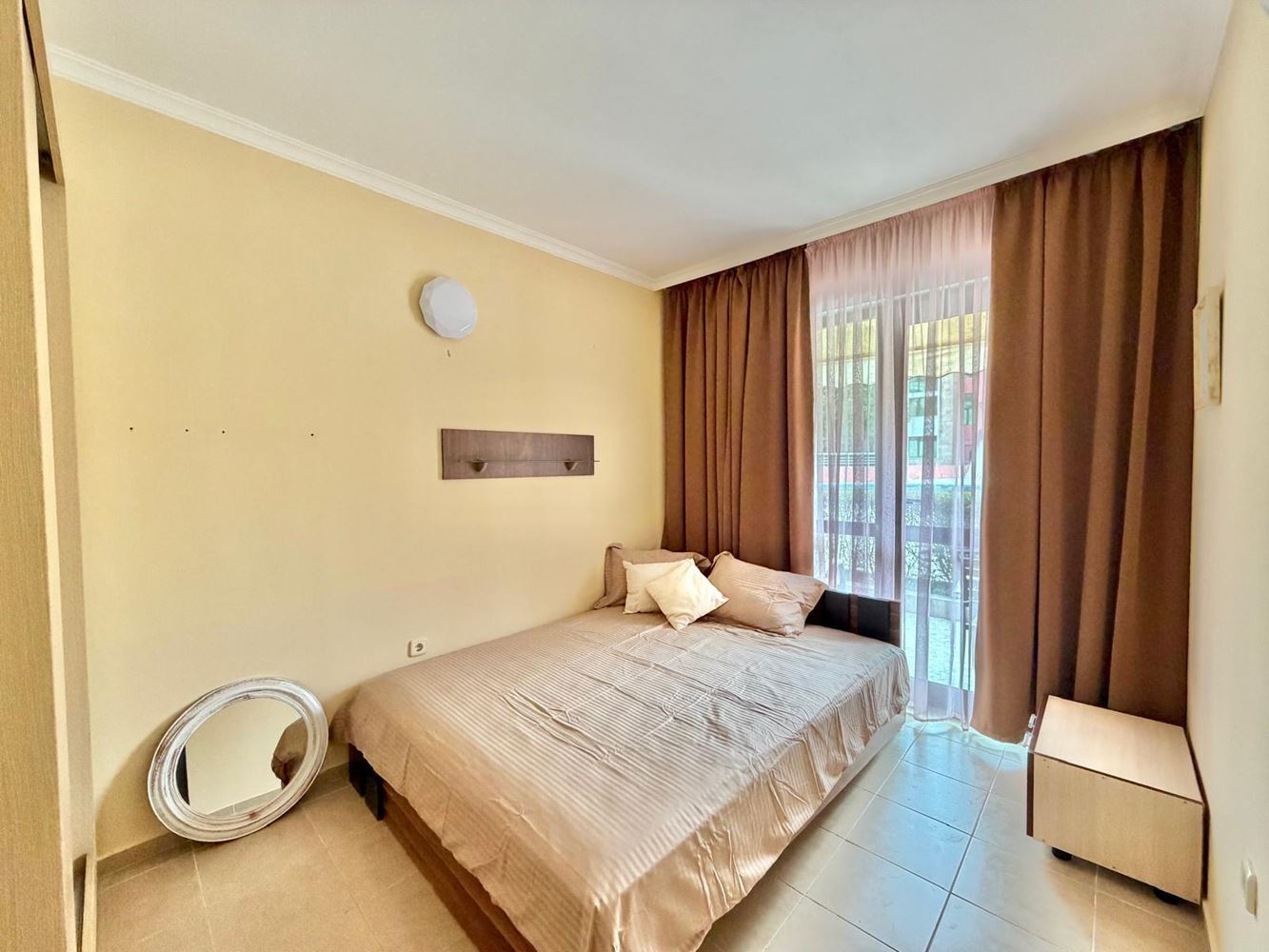 Geräumiges Apartment 300 Meter vom Strand entfernt in Sveti Vlas – ausgezeichnete Investition mit Möglichkeit zur Aufteilung in zwei Wohnungen