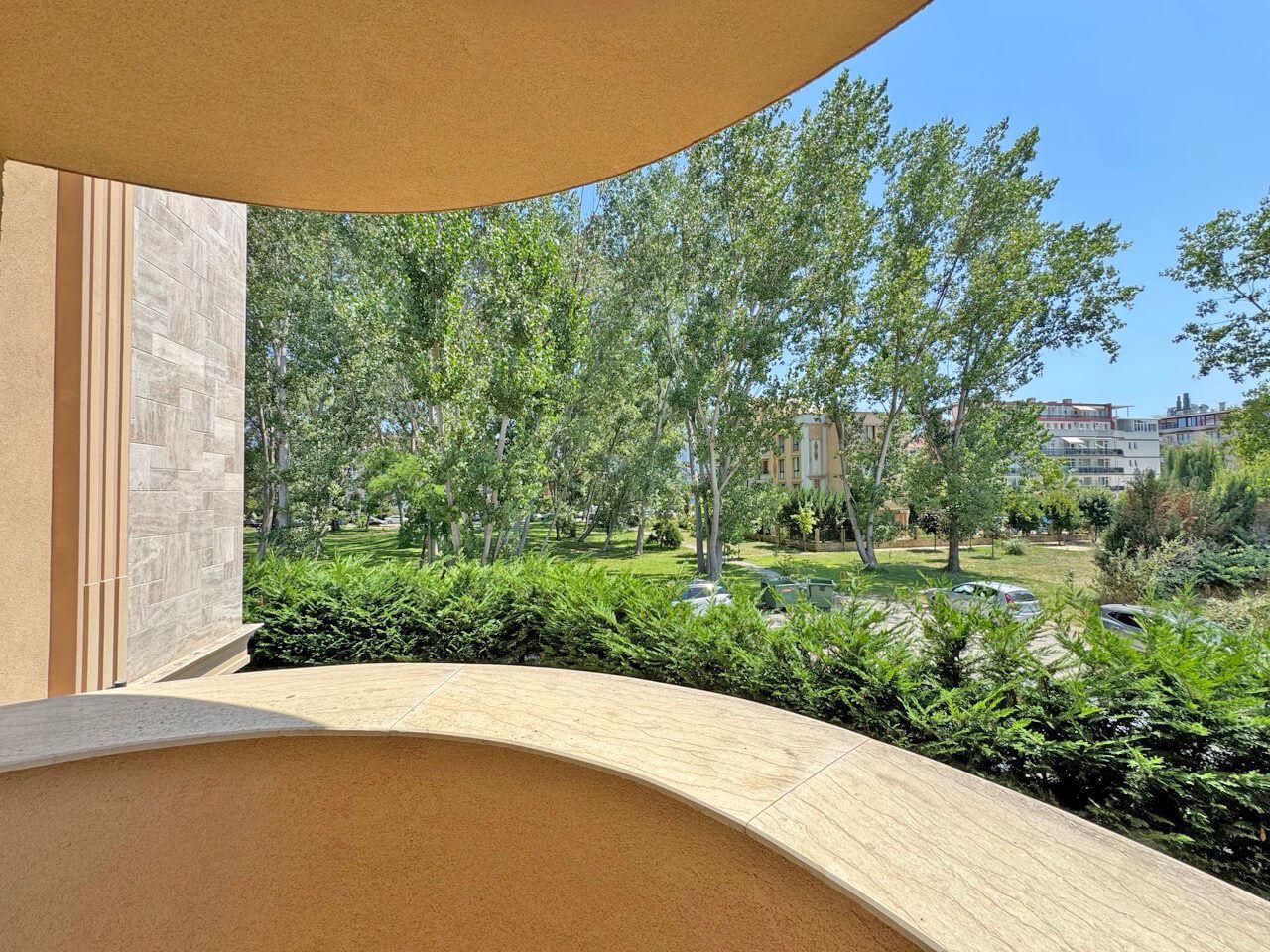 Helle und stilvolle Zweizimmerwohnung in einer luxuriösen Anlage in Sunny Beach – eine ausgezeichnete Wahl zum Wohnen und Erholen