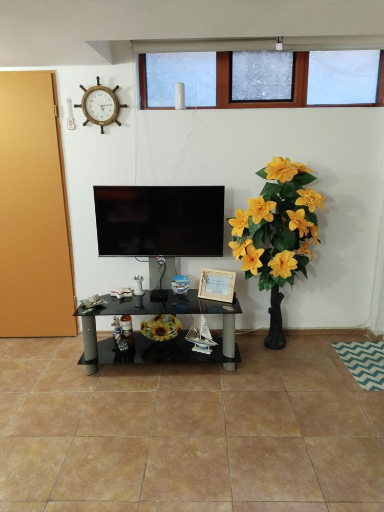Geräumige Drei-Zimmer-Wohnung in Nessebar mit niedriger Jahresgebühr und kostenlosem Parkplatz