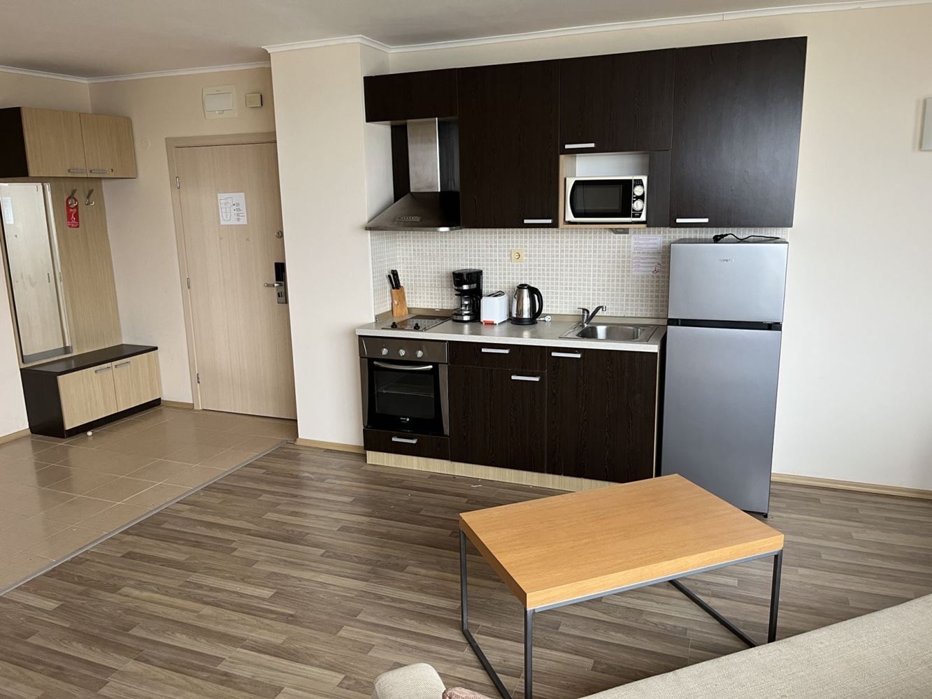 Obzor – möblierte Ein-Zimmer-Wohnung in erster Meereslinie mit Panoramameerblick