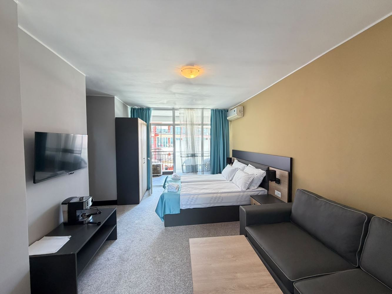 Luxuriöse Wohnung in erster Meereslinie in Sonnenstrand mit frontalem Meerblick