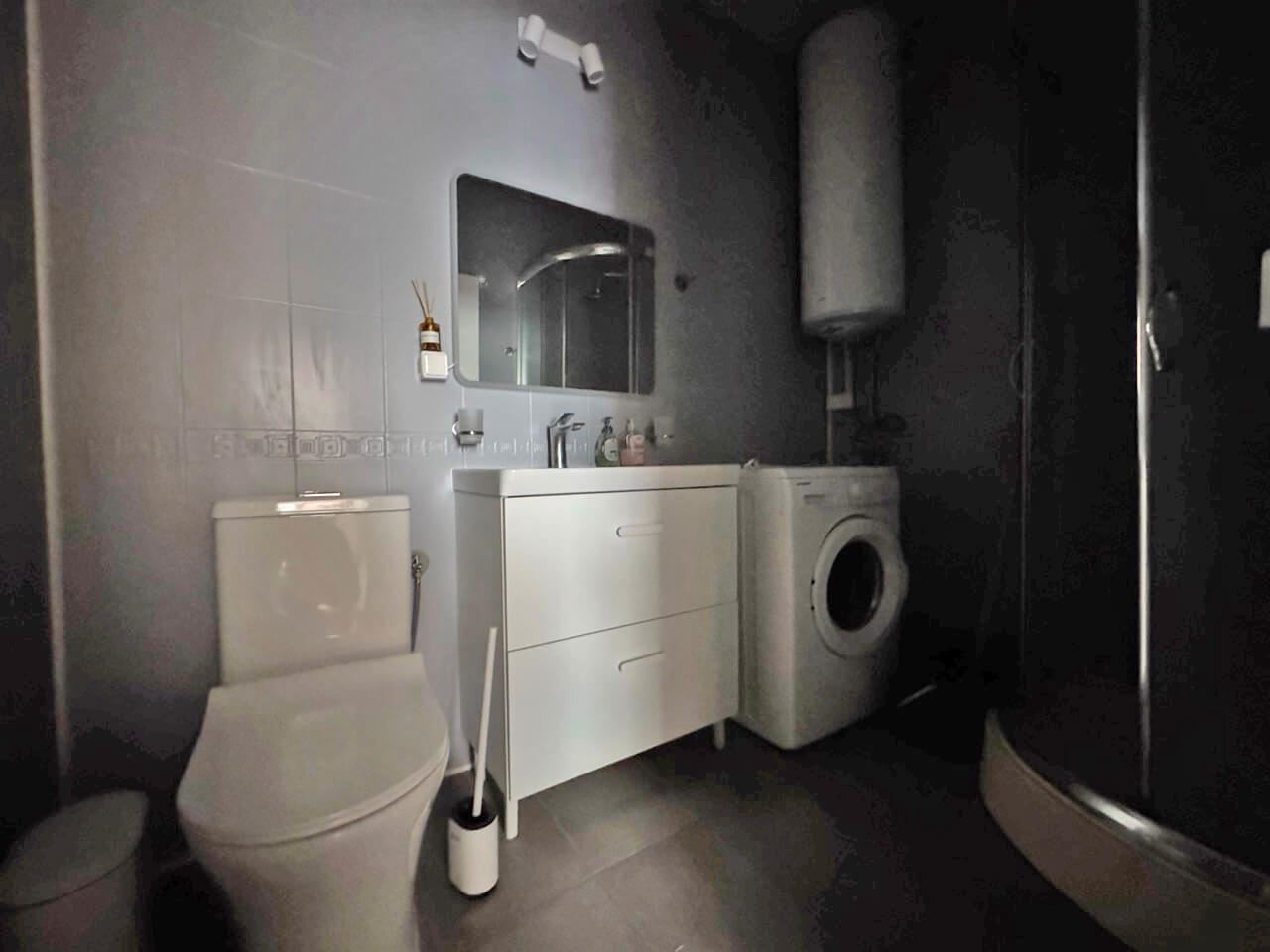 Geräumige Drei-Zimmer-Wohnung mit Poolblick in Sonnenstrand