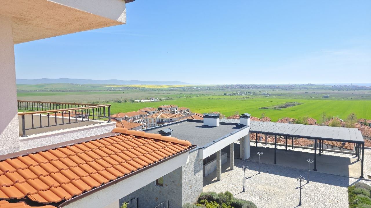 Geräumige Zweizimmerwohnung mit Meerblick in Acheloj – Ruhe, Grün und luxuriöse Annehmlichkeiten