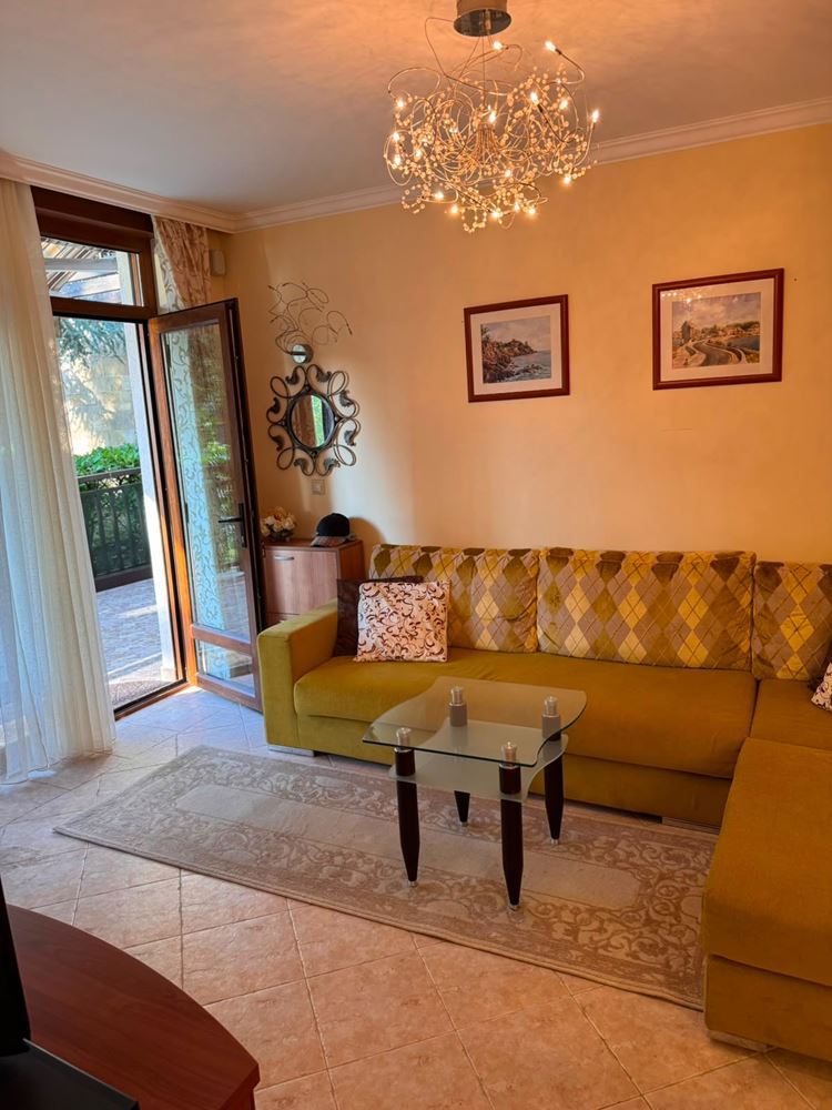 Drei-Zimmer-Wohnung mit Meerblick zwischen Pinien – Luxus und Ruhe in erster Meereslinie in Sozopol