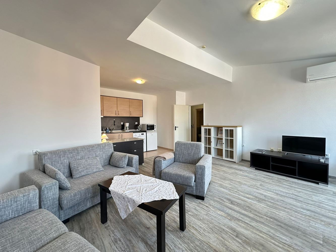 Wohnung mit einem Schlafzimmer in erster Meereslinie in Aheloy – Meeresatmosphäre, luxuriöse Annehmlichkeiten und fertige Unterlagen für den Kaufabschluss
