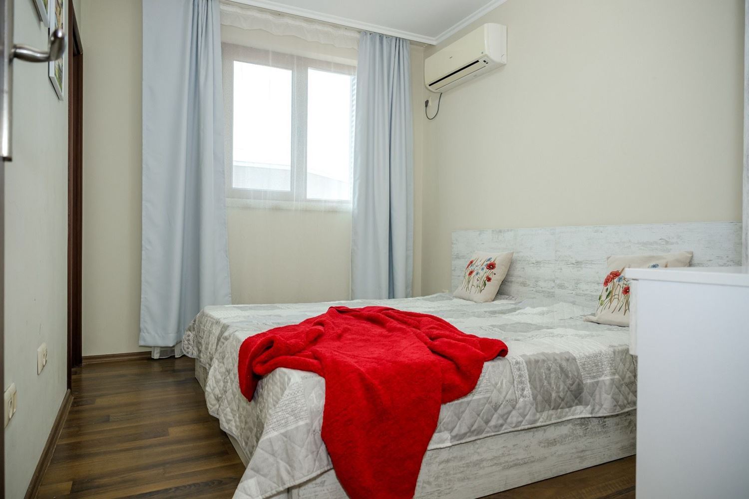 Geräumige 3-Zimmer-Wohnung mit Meerblick in Pomorie – 50 Meter vom Meer entfernt