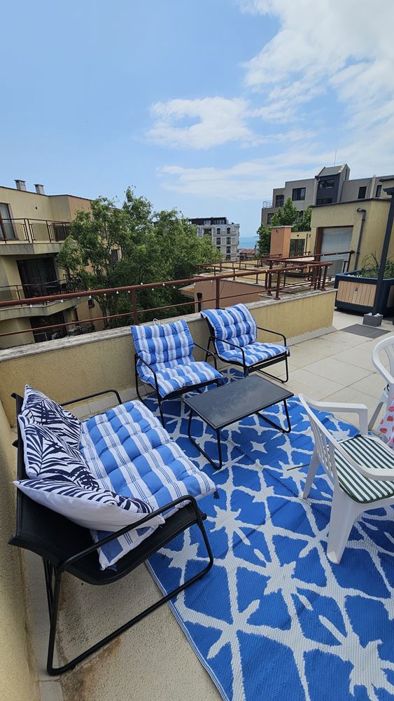 Zweizimmer-Maisonette mit großer Panoramaterrasse in einer prestigeträchtigen Anlage in Sveti Vlas