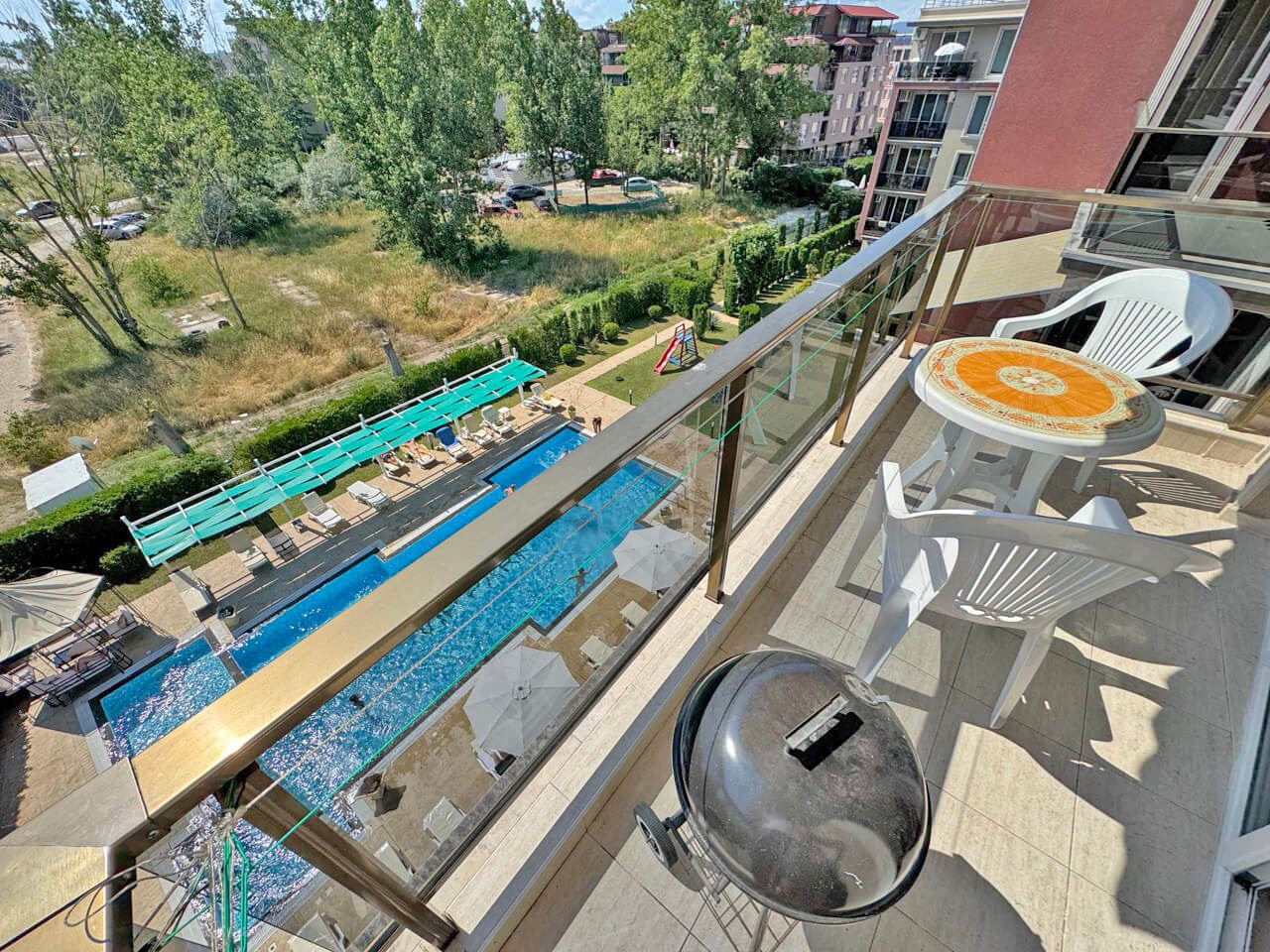 Apartment mit zwei Schlafzimmern und Poolblick in einer modernen Anlage in Sonnenstrand