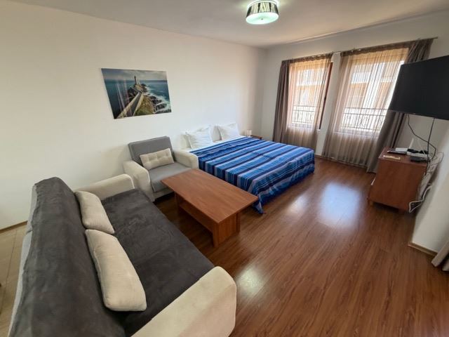 Zwei-Zimmer-Wohnung in erster Meereslinie mit Meerblick in Aheloy