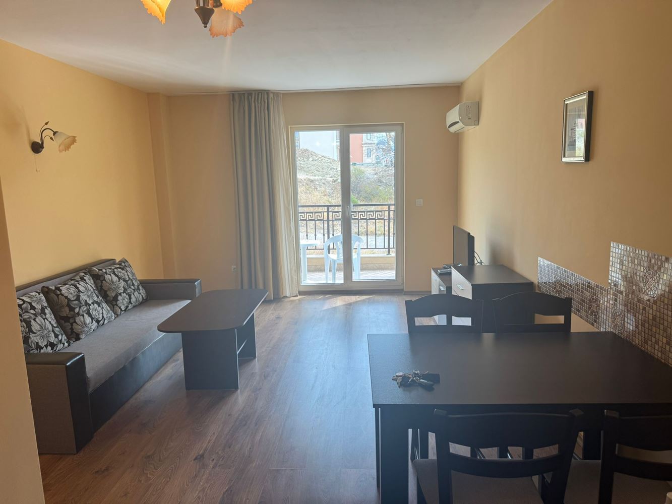 Geräumige 2-Zimmer-Wohnung in einem eleganten Komplex am Sonnenstrand