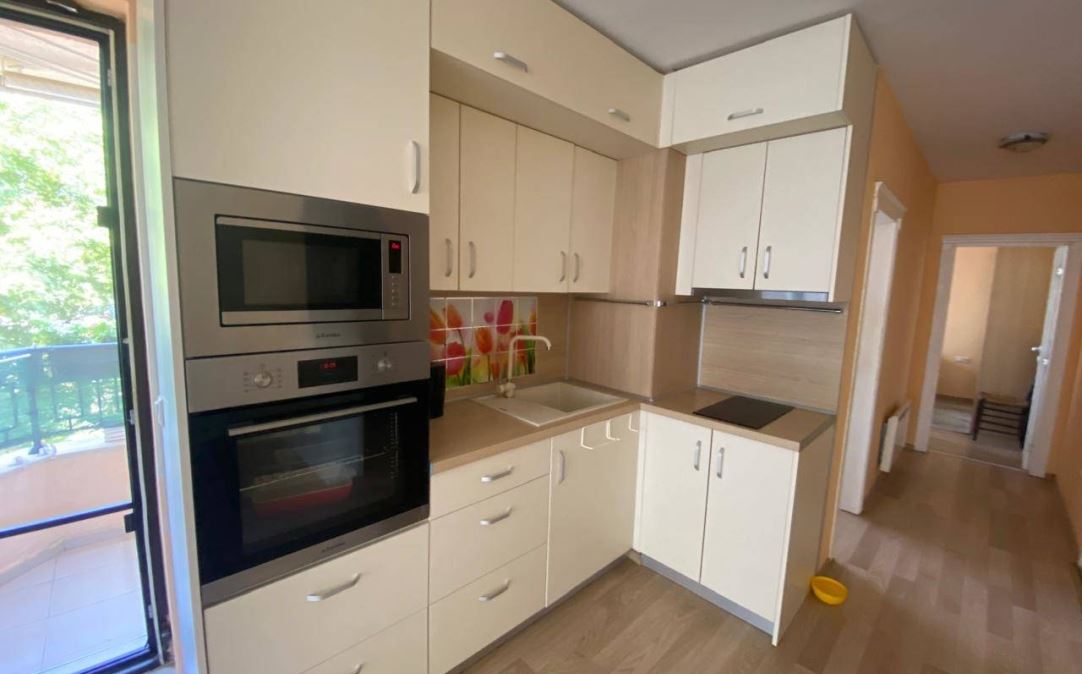 Zwei-Zimmer-Wohnung 50 Meter vom Strand in Ravda – modernes Gebäude, Komfort und ausgezeichnete Lage