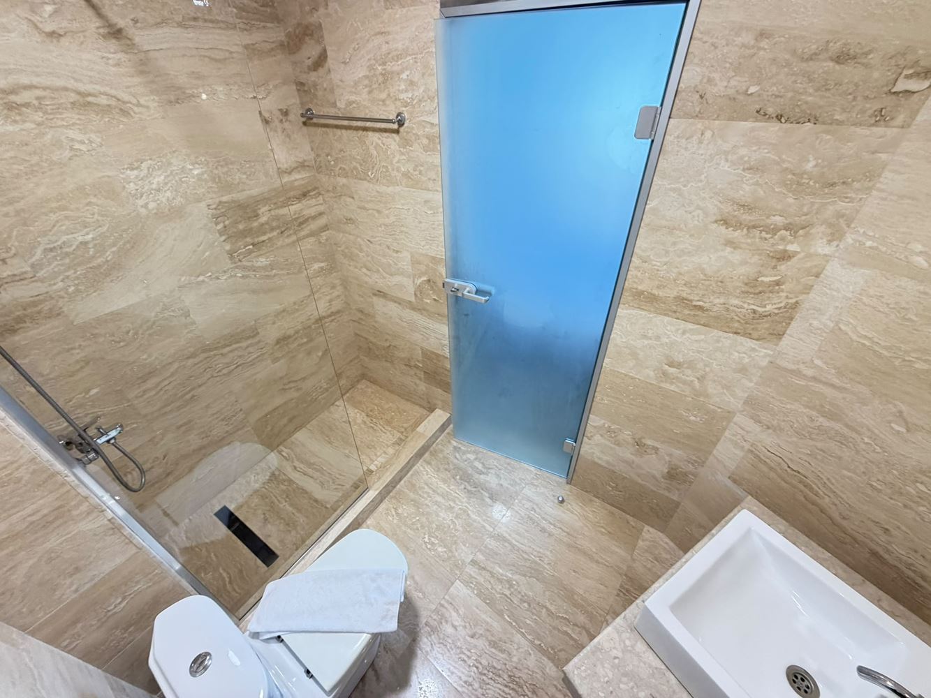 Luxuriöse Wohnung in erster Meereslinie in Sonnenstrand mit frontalem Meerblick