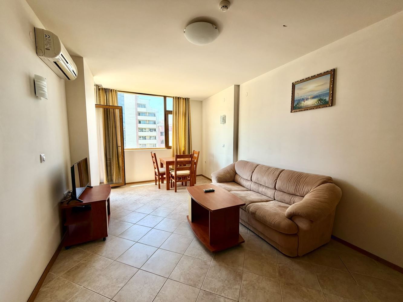 Geräumige Wohnung mit einem Schlafzimmer und Meerblick in zweiter Meereslinie in Sonnenstrand