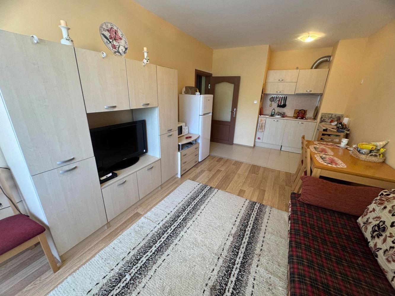 Wohnung mit einem Schlafzimmer in der Altstadt von Pomorie – vollständig möbliert, in einem Wohngebäude und bezugsfertig