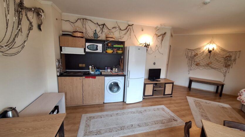 Zwei-Zimmer-Wohnung in erster Linie in Elenite mit Meerblick und ausgezeichnetem Investitionspotenzial