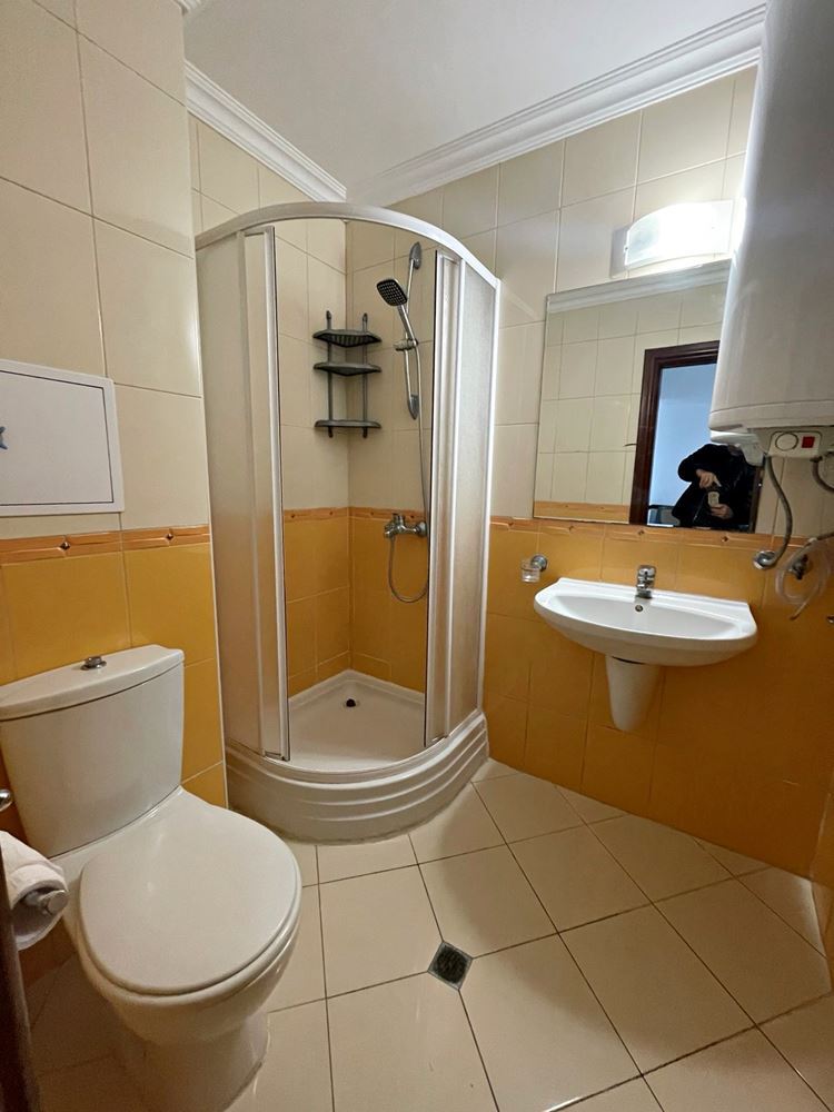 Luxus und Ruhe in erster Meereslinie in Sweti Wlas – großzügige 2-Zimmer-Wohnung mit Blick auf den Pool