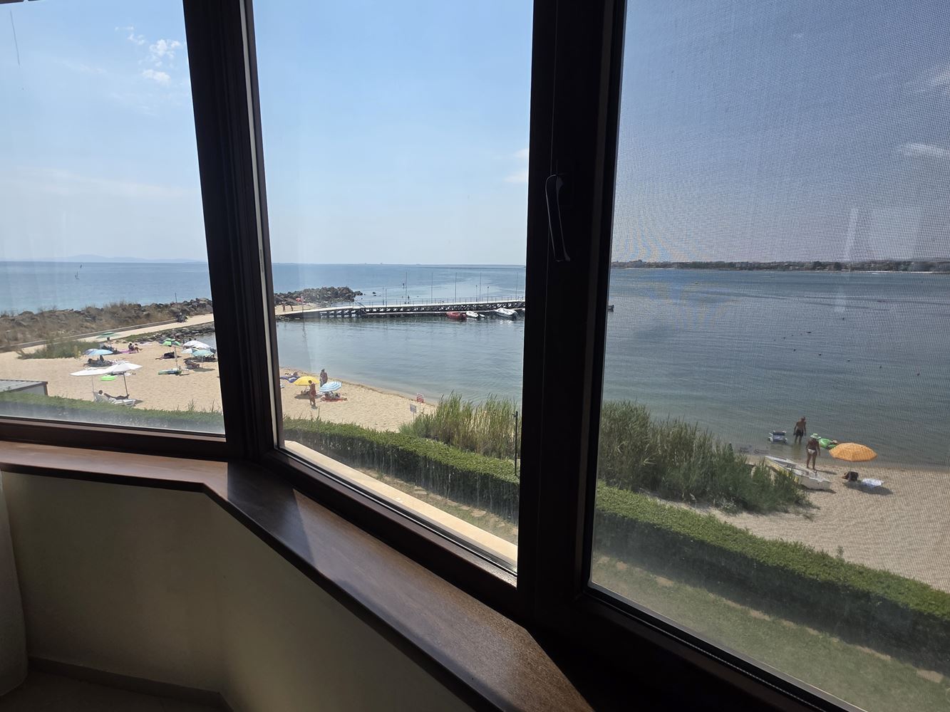 Zweizimmerwohnung in erster Meereslinie mit frontalem Meerblick in Nessebar
