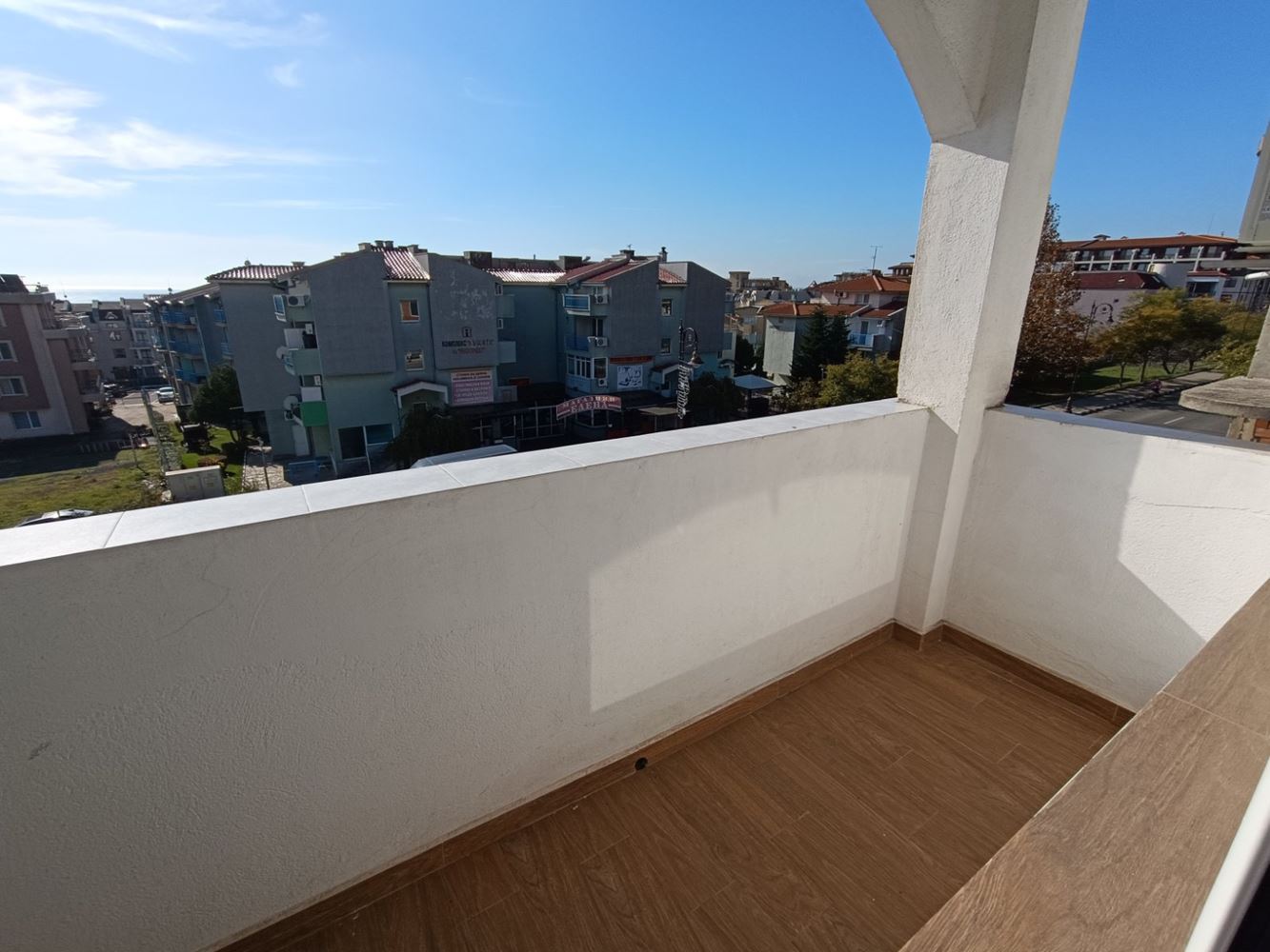 Drei-Zimmer-Wohnung ohne Instandhaltungsgebühr mit Meerblick in Sweti Wlas