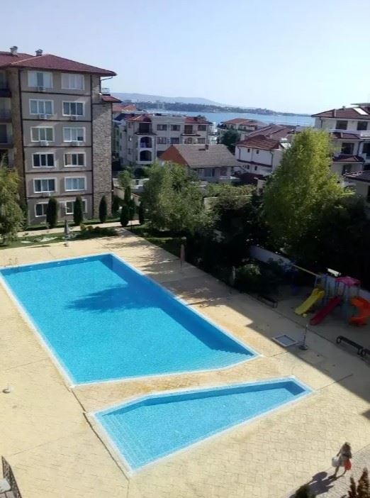 Geräumige Wohnung mit zwei Schlafzimmern und Meerblick in Ravda