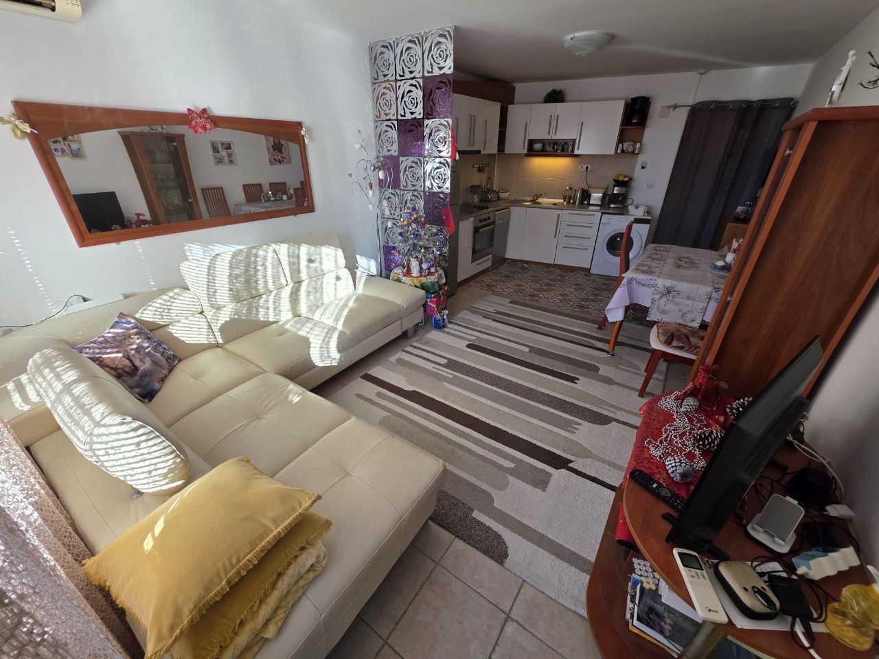 Geräumige Drei-Zimmer-Wohnung in einer gemütlichen Anlage 300 Meter vom Meer in Ravda entfernt
