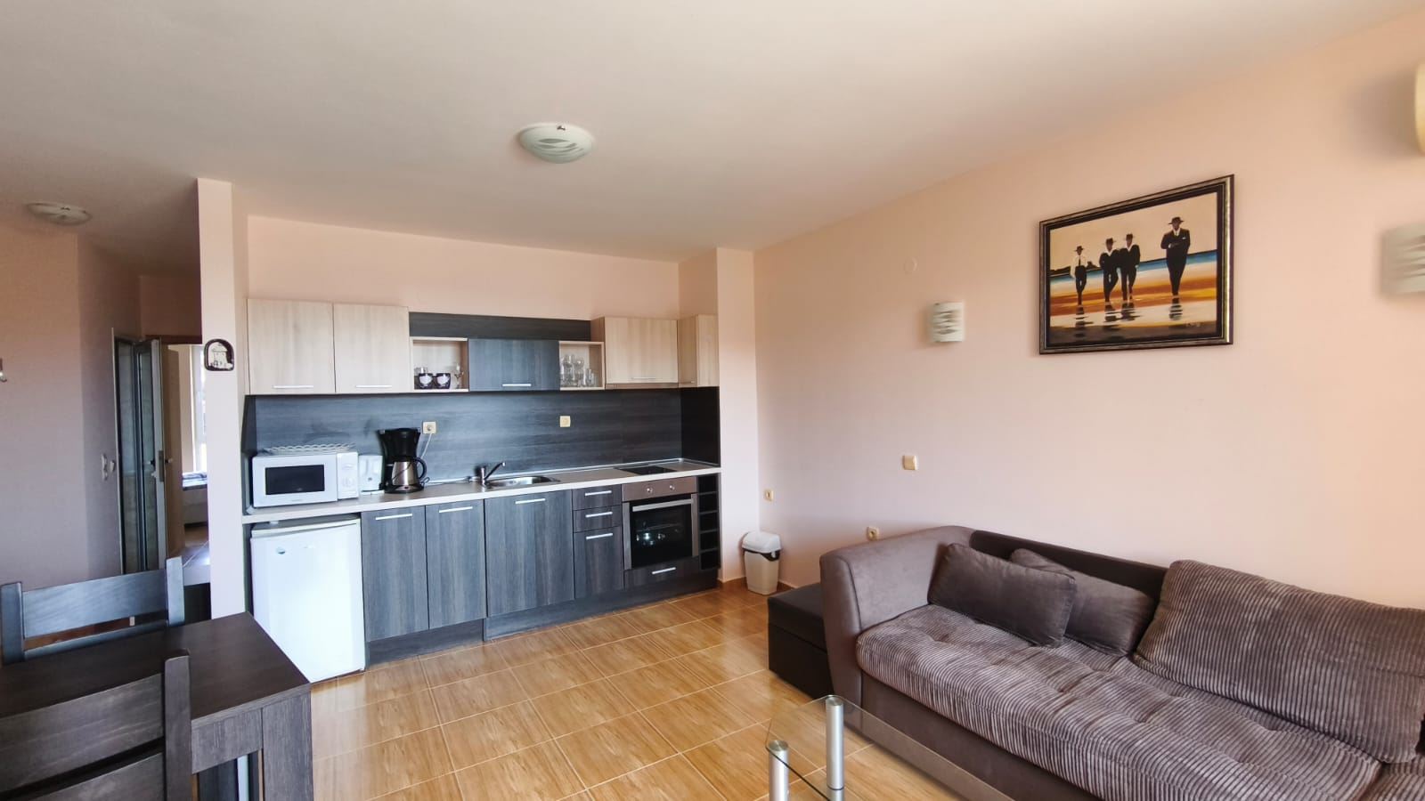 Geräumiges Zwei-Schlafzimmer-Apartment mit Meerblick in Sveti Vlas, nur 200 Meter vom Strand entfernt