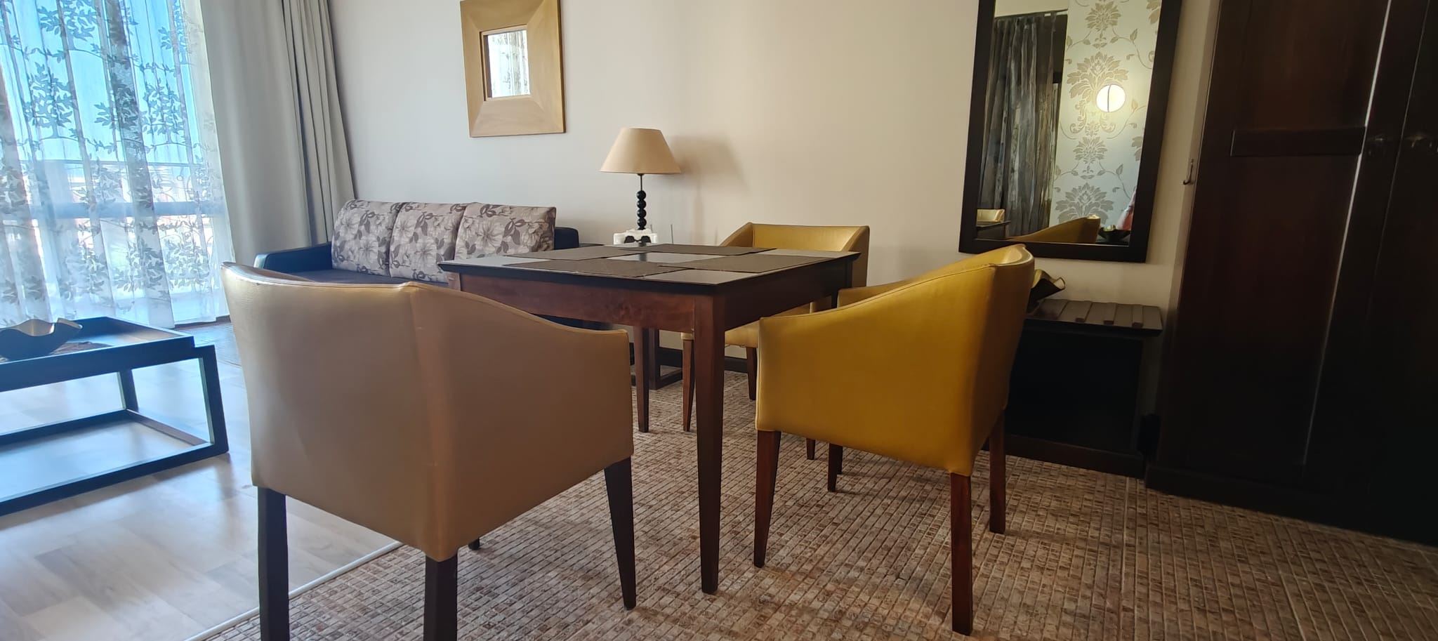 2-Zimmer-Wohnung mit Blick auf die Pools und teilweise Meerblick in Sonnenstrand – ausgezeichnete Wahl für Urlaub und Investition