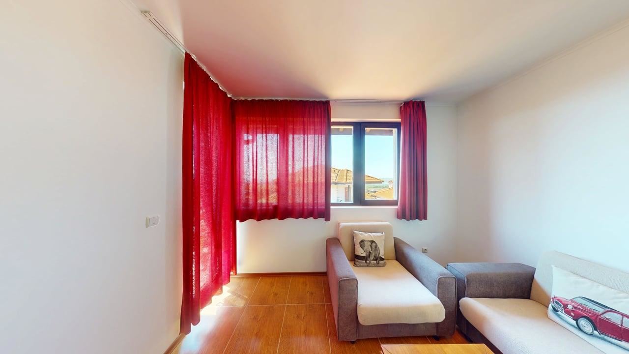 Geräumige Zwei-Zimmer-Wohnung mit Meerblick in der Region Sonnenstrand