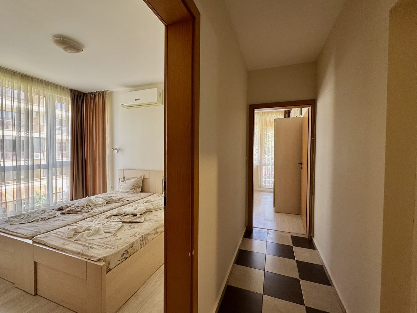 Entdecken Sie Ihr neues Zuhause am Meer - eine Drei-Zimmer-Wohnung im zentralen Teil von Sonnenstrand