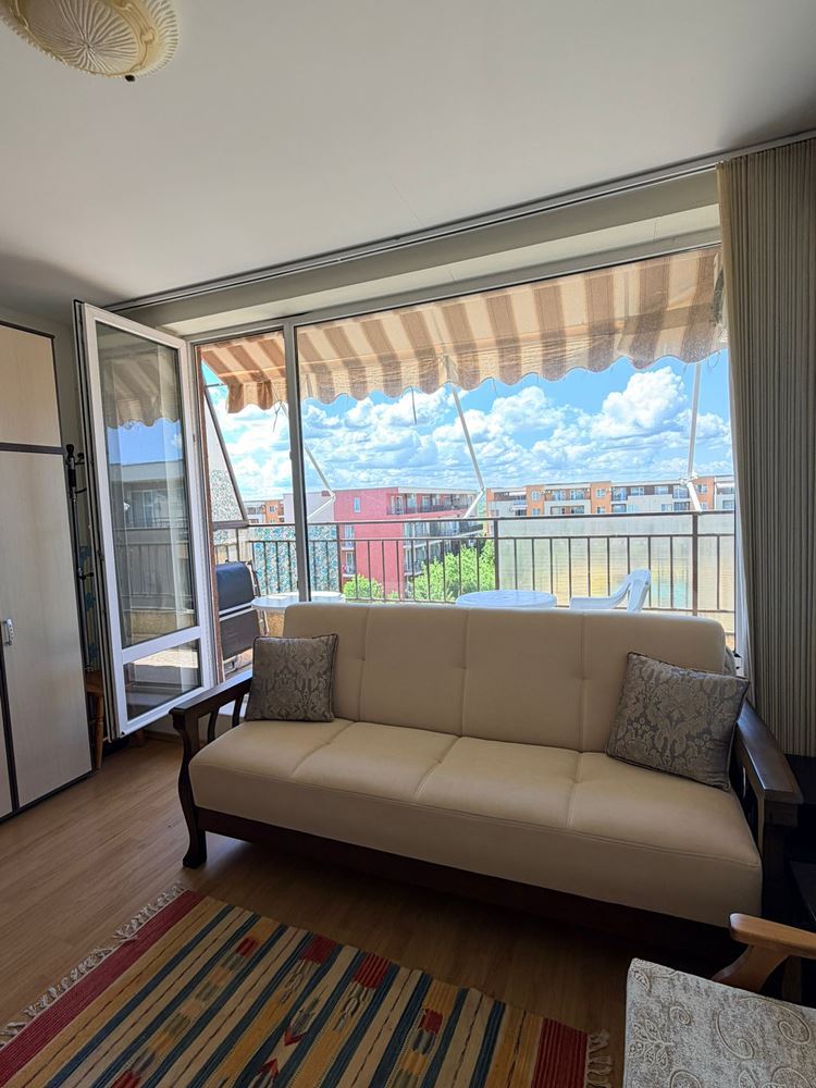 Möbliertes Studio in Sonnenstrand mit Swimmingpool, Tennisplatz und grüner Gartenanlage