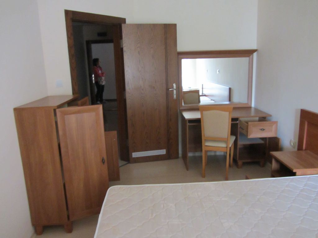 Erste Meereslinie zum Strand Butamyata! Möblierte Zweizimmerwohnung mit teilweisem Meerblick in Sinemorets