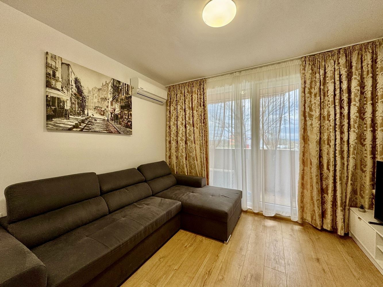 Zwei-Zimmer-Oase in einem neuen Luxuskomplex in Sonnenstrand – mit Poolblick