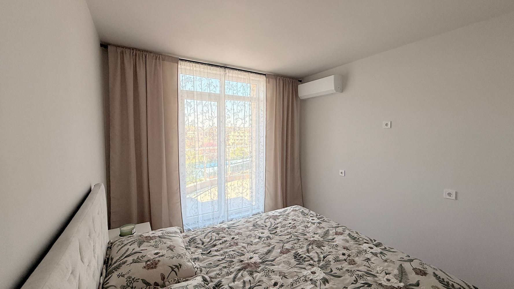 Luxuriöse Wohnung mit drei Schlafzimmern in erster Meereslinie in Ravda – Raum, Prestige und beeindruckendes Meerespanorama