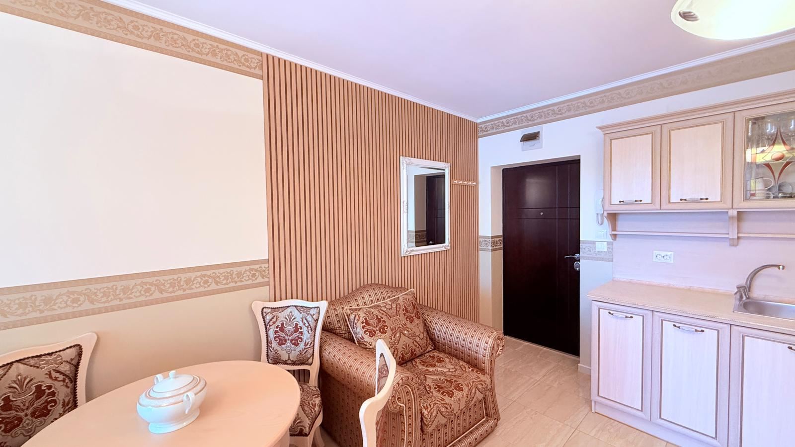 Luxuriöse 2-Zimmer-Wohnung in einer Anlage in Nessebar – 200 m vom Strand, Pool- und Gartenblick